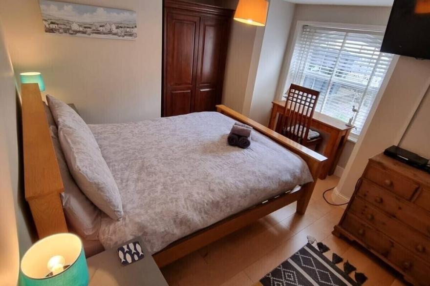 Ryde Beach Garden Apartment, stay Car free by the Sea