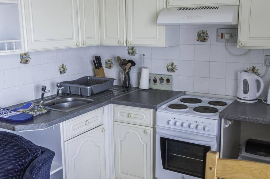 Shanklin Beach Sea Front 2 Bedroom Apartment. Excellent Rates And Good Reviews.