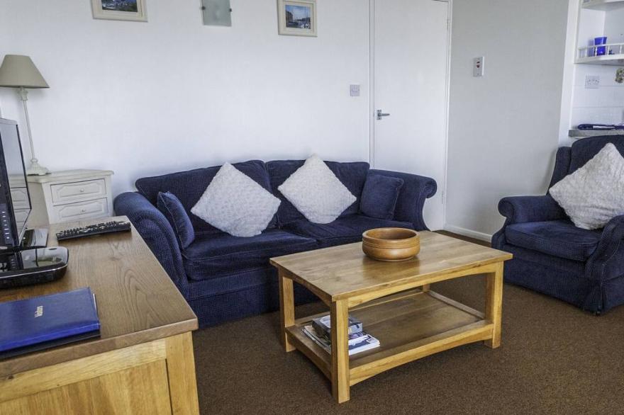 Shanklin Beach Sea Front 2 Bedroom Apartment. Excellent Rates And Good Reviews.