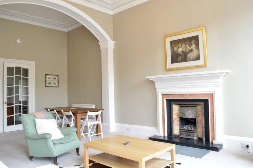 Grand New Town 2 Bedroom in Central Edinburgh