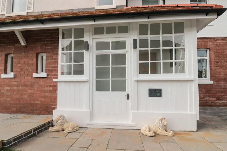 LION HOUSE, family friendly, luxury holiday cottage in Dawlish