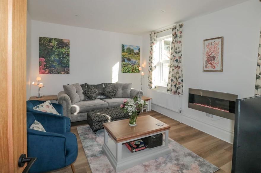 LION HOUSE, family friendly, luxury holiday cottage in Dawlish