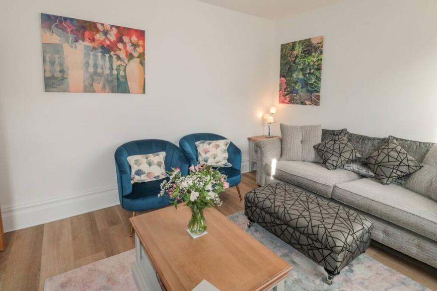 LION HOUSE, family friendly, luxury holiday cottage in Dawlish