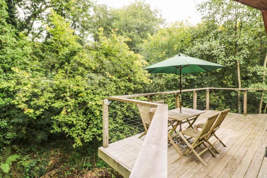 2 STONERUSH VALLEY, pet friendly, luxury holiday cottage in Lanreath