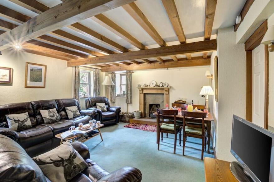 West Cottage - Two Bedroom House, Sleeps 4