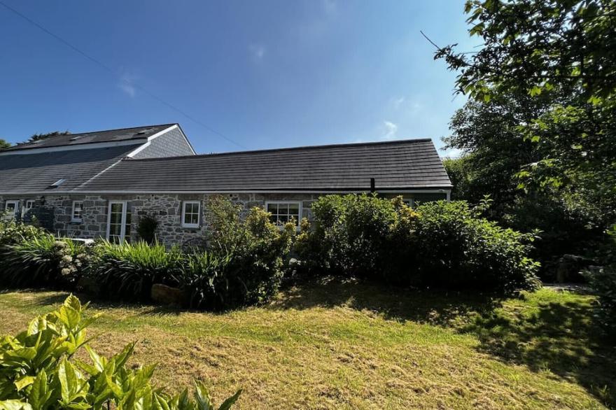 The Old Dairy, stylish and comfortable accommodation for 2 near Falmouth