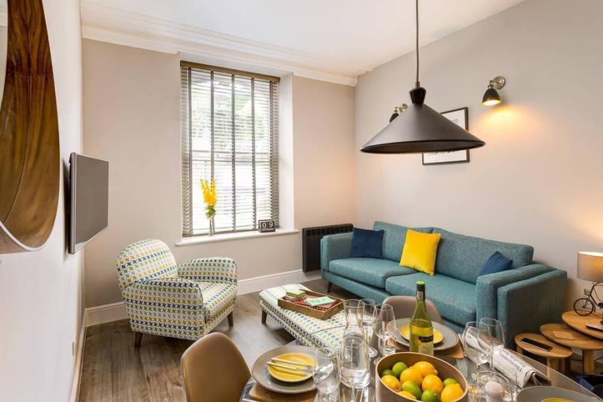 Central Apartment in Ambleside with parking by LetMeStay