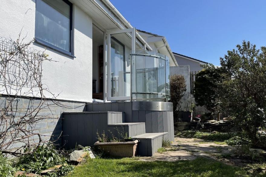 Shellseekers, a 2 bedroom bungalow with lovely views across the rooftops of Port Isaac