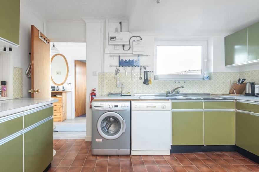 Shellseekers, a 2 bedroom bungalow with lovely views across the rooftops of Port Isaac