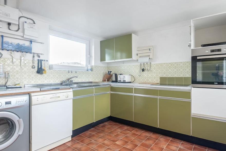 Shellseekers, a 2 bedroom bungalow with lovely views across the rooftops of Port Isaac