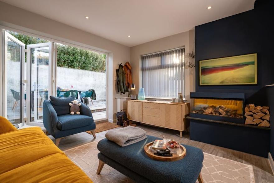 Contemporary Home with Sky Glass by LetMeStay