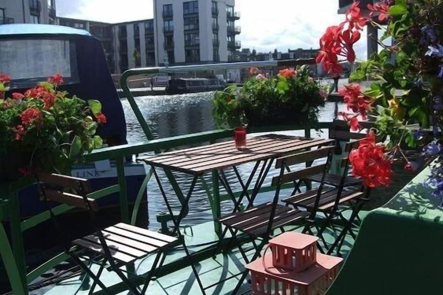 Luxury 4* Floating Four Sisters Boatel in the heart of Edinburgh City Centre