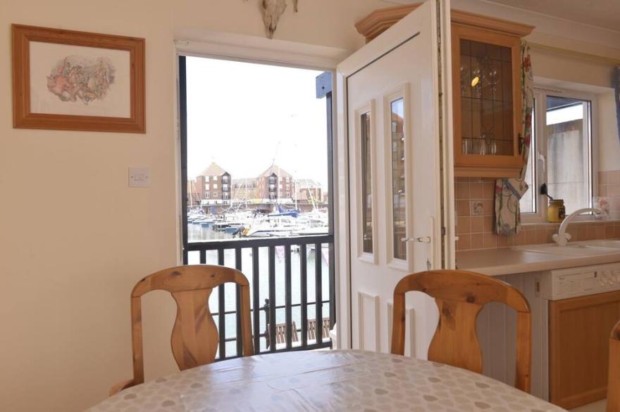 Three floor townhouse Next to the Water For Families and Friends with 3 bedroom