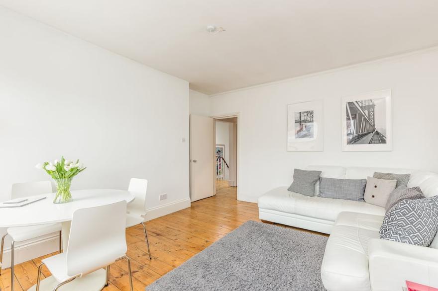 West Kensington Lovely Quiet and Bright 2 Bedrooms Flat