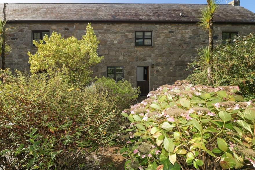 VALLEY COTTAGE, pet friendly, character holiday cottage in Gulval