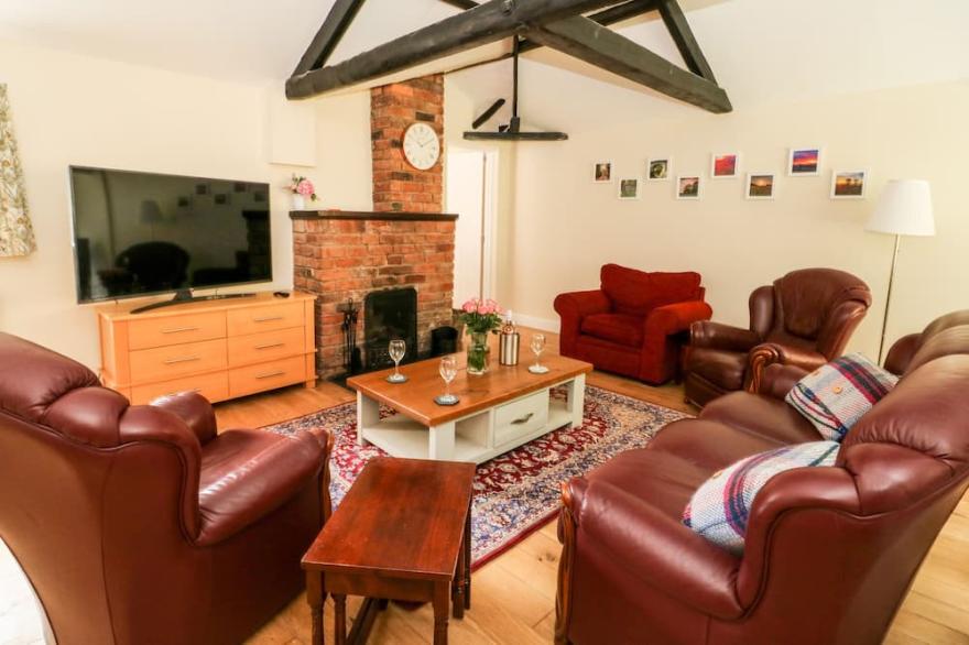 CLAIRE COTTAGE, pet friendly in Hambleton, North Yorkshire