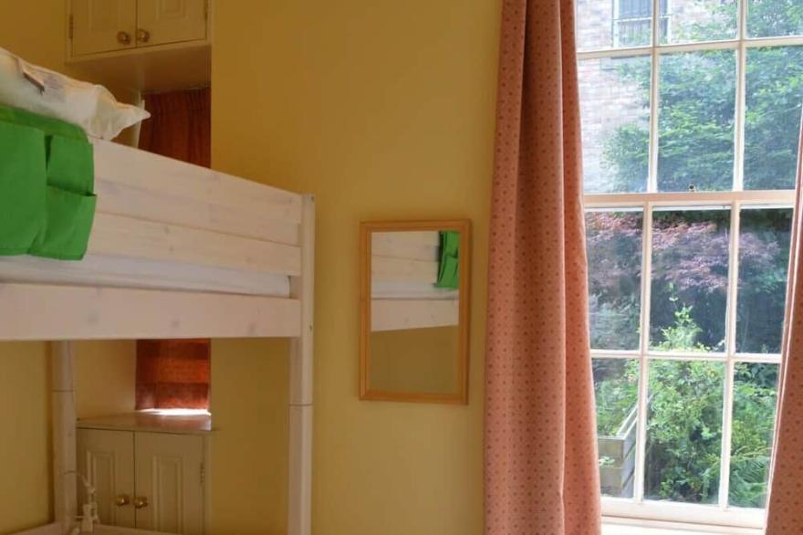Traditional Georgian Flat in New Town