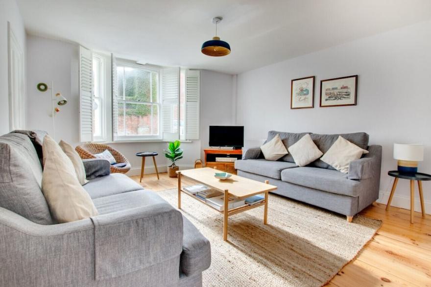 Granville House - Two Bedroom House, Sleeps 4