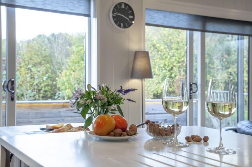 Deer Leap, Strawberryfield Park -  a lodge that sleeps 2 guests  in 1 bedroom