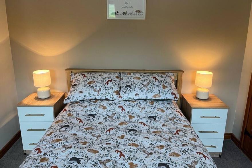 Dog friendly holiday home for 4 people, breath taking scenery, WiFi & only a short walk to the pub.