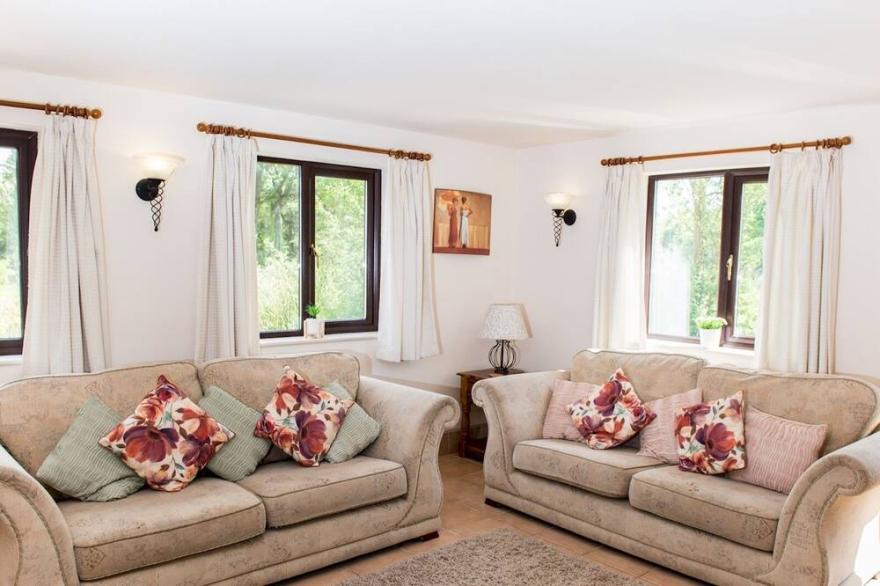 Pass the Keys | Spacious cottage just outside Cardigan - Sleeps 5