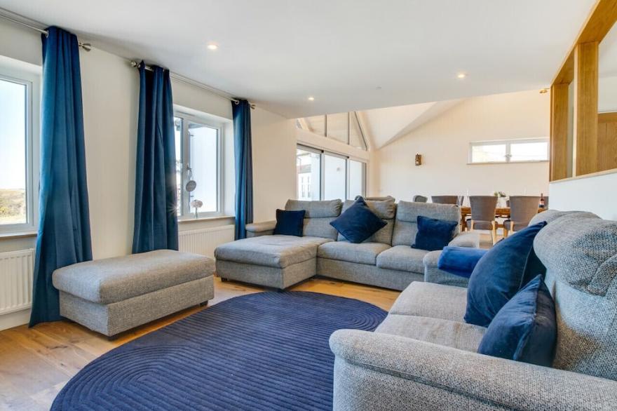 Bryn Y Mor - Four Bedroom House, Sleeps 8