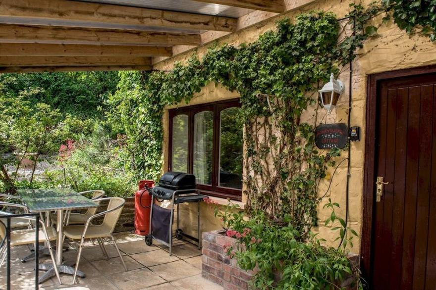 Pass the Keys | Cosy 2 bed Cottage  with outdoor seating area