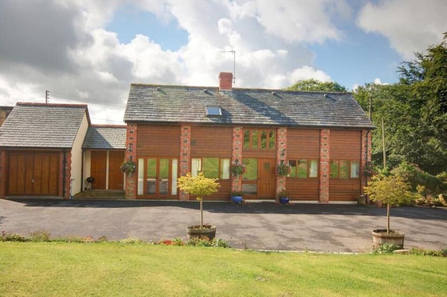 Leyland Barn - Two Bedroom House, Sleeps 4