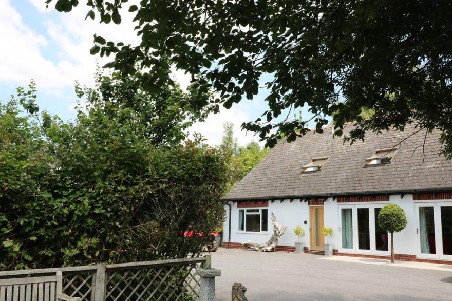 WILLHAYES, pet friendly, with a garden in Exeter