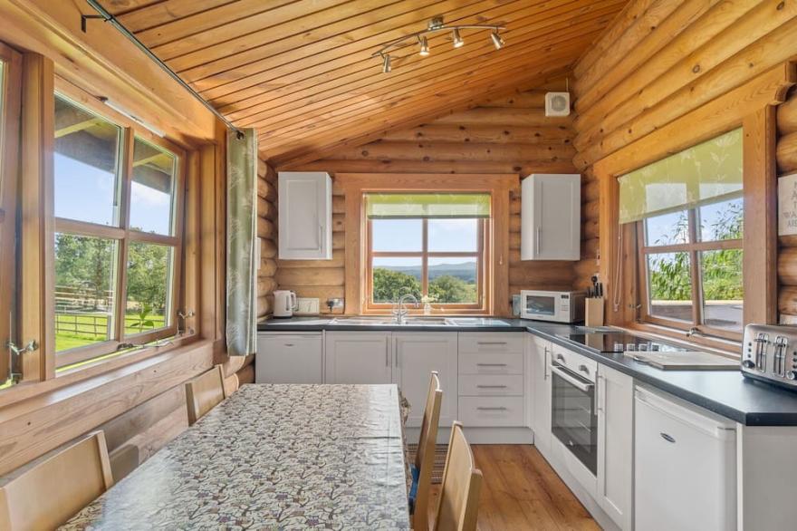 High quality lodge, well placed for exploring all corners of Devon & Cornwall
