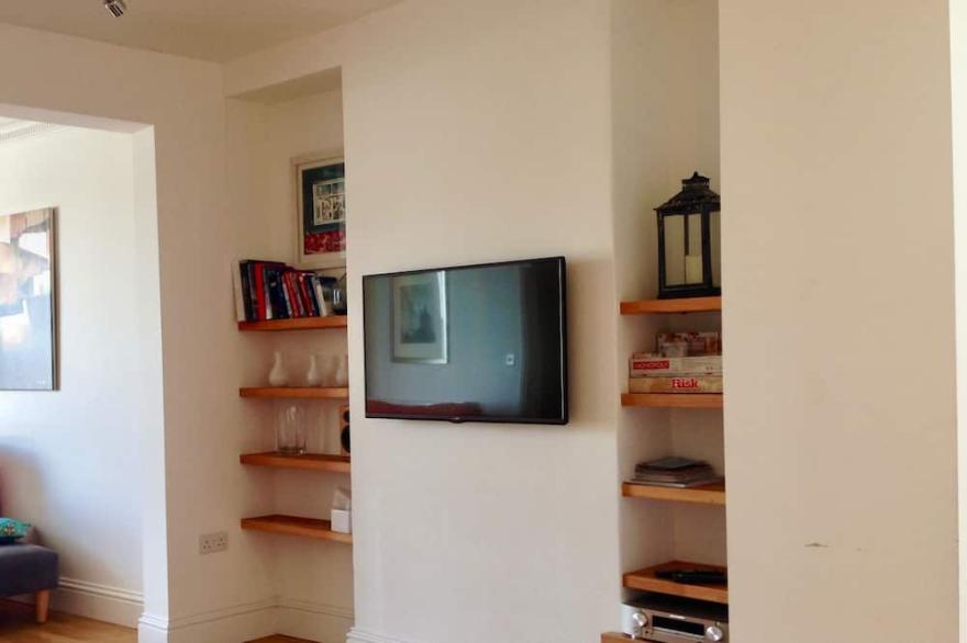 Bayview Cottage - Stunning Harbour And Sea Views, parking included