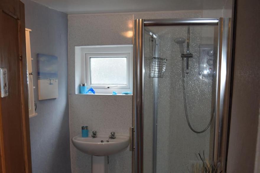 tea cosy cottage mid terrace cob house pub 500 meters beach 3 miles.