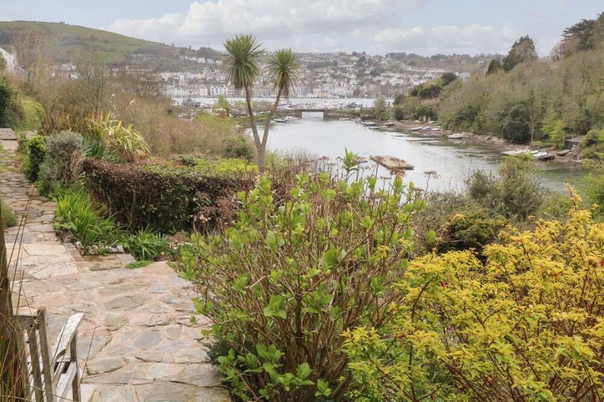 COASTGUARD COTTAGE, pet friendly, with a garden in Kingswear, Devon