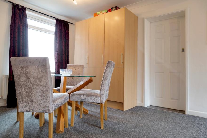 Pass the Keys | Beautiful 4BR with Private Garden