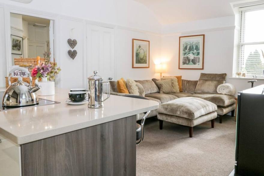 THE BOLT HOLE, romantic, luxury holiday cottage in Kendal