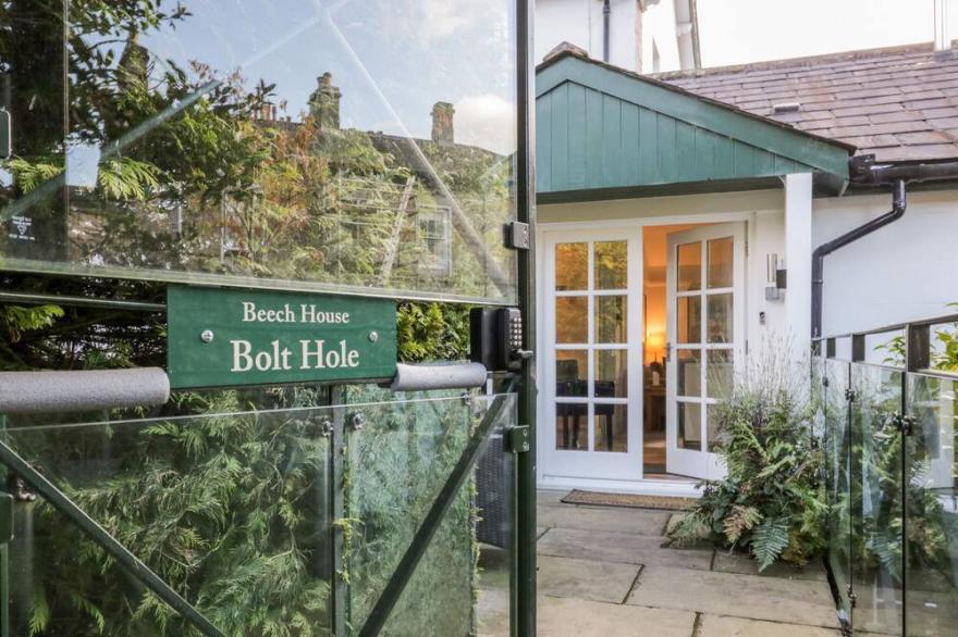 THE BOLT HOLE, romantic, luxury holiday cottage in Kendal