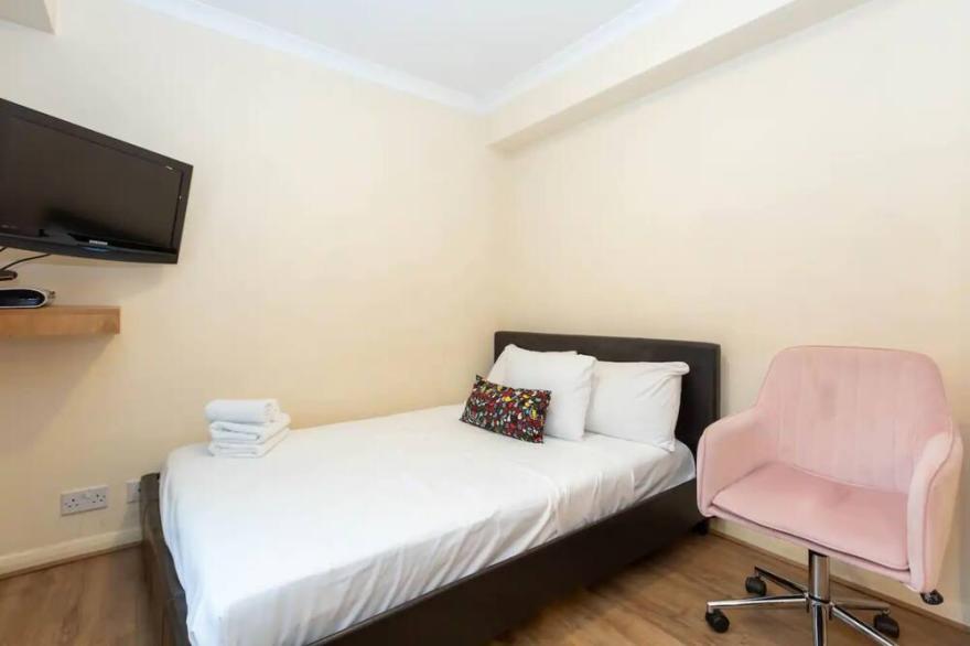 Cozy Central Studio Apartment in Chelsea