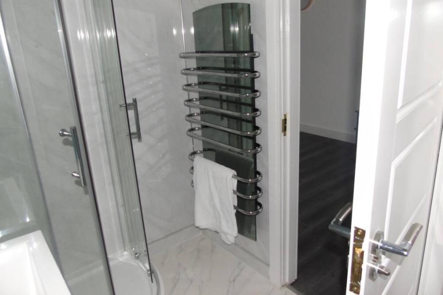 Captivating 1-Bedroom Apartment in Bolton