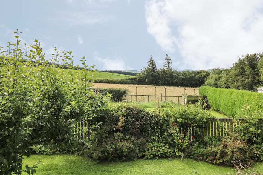 TIORE, family friendly, character holiday cottage in Kelso