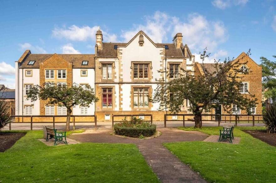 Inviting No.10 - The Oaks