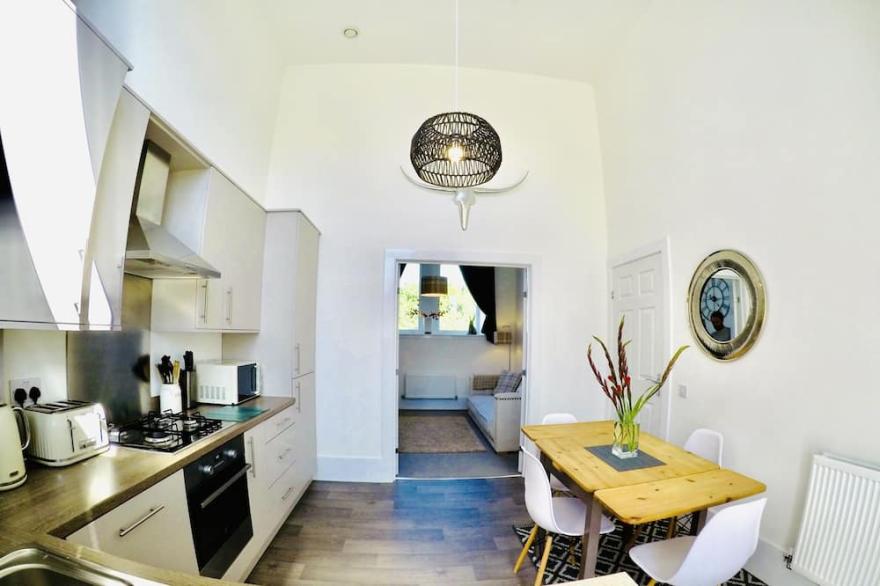 The Old Schoolhouse Kinross, Loch Leven | 2 bed house, enclosed garden & parking