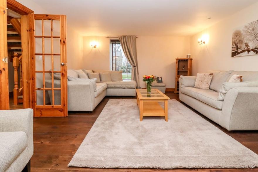 THE OLD DAIRY, ELLERBY, pet friendly, with a garden in Runswick Bay