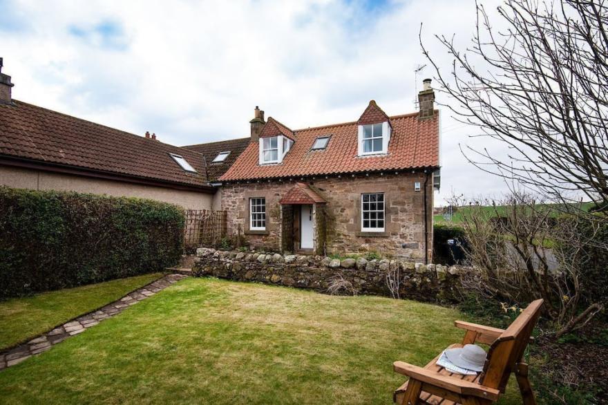 WINDYRIG, Cockburnspath - sleeps 4 in 2 bedrooms