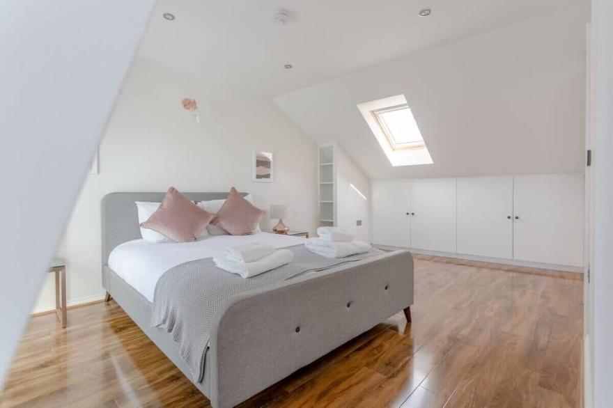 Stunning 3 Bedroom 2 Bath in Fantastic Location