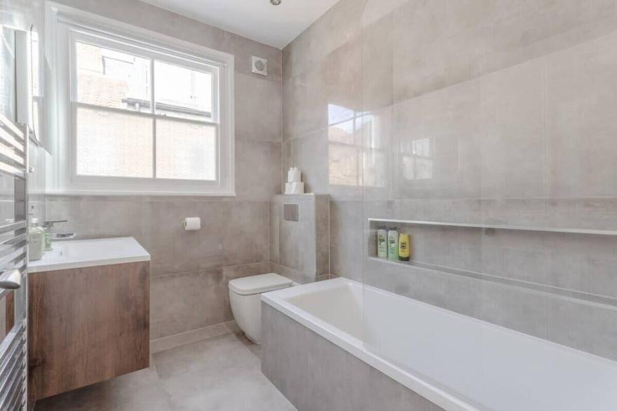 Stunning 3 Bedroom 2 Bath in Fantastic Location