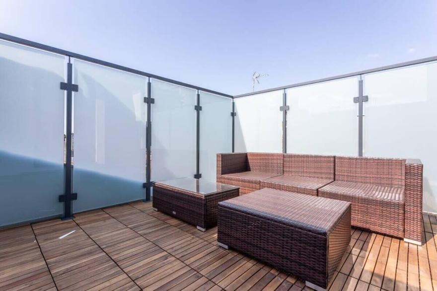 Stunning 3 Bedroom 2 Bath in Fantastic Location