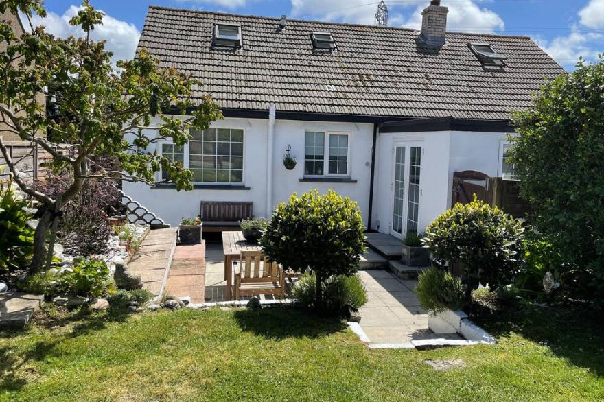 38 UPTON TOWANS, pet friendly, country holiday cottage in Hayle