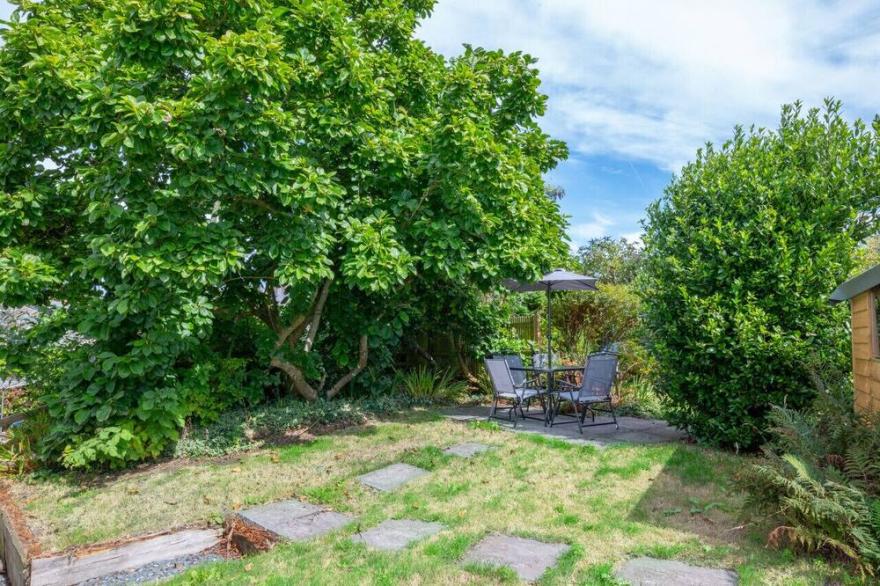 Shillingstones - Two Bedroom House, Sleeps 4