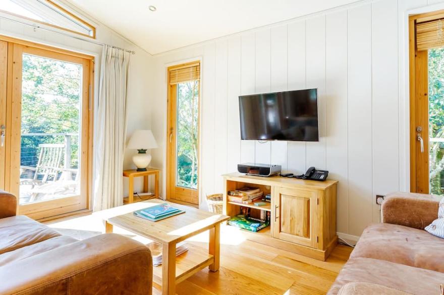 4 LAKE VIEW, family friendly, luxury holiday cottage in Lanreath