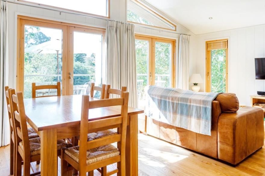 4 LAKE VIEW, family friendly, luxury holiday cottage in Lanreath